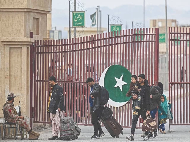 1,979 Pakistanis arrive via Taftan