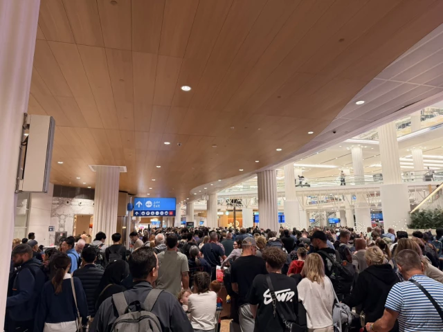 Americans stranded in Middle East told not to rely on US evacuation helpline