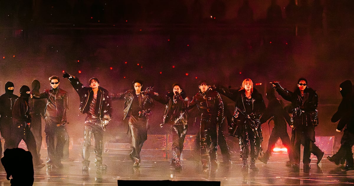 BTS World Tour Blends Korean Traditions in Record-Breaking Global Debut – 조선일보