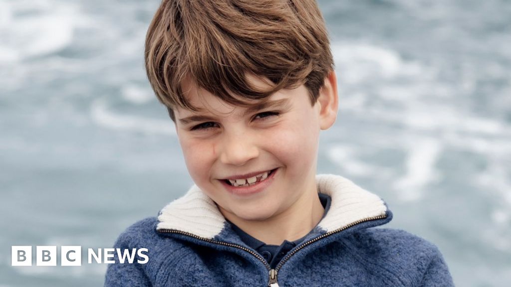 Prince Louis holiday photo released to mark eighth birthday – BBC