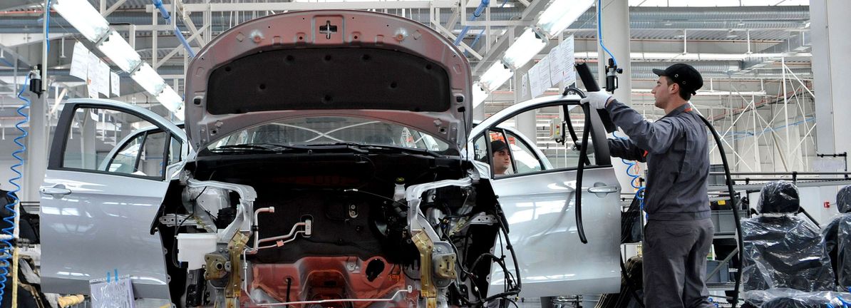 BYD Weighs Record Overseas Sales Against Domestic Slump And Battery Shift