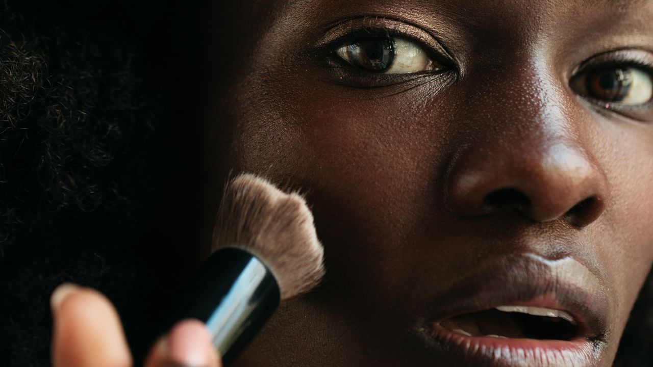 A Guide to the Best Travel Makeup Brush Sets