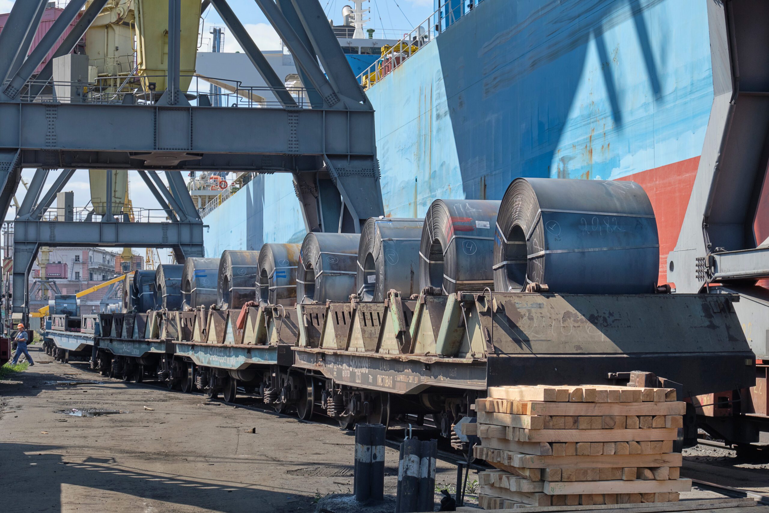 Logistic issues, tight supply strain Middle East steel market; May could get worse: AGSI CEO