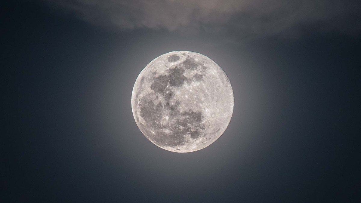 How do Britons feel about going to the Moon?