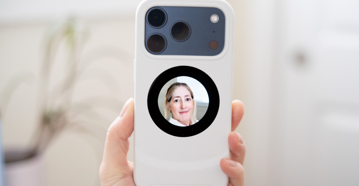 I wish this selfie phone case was better for selfies