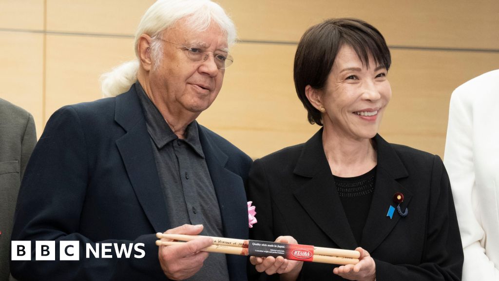 'You are my god', Japan's PM tells British rock band Deep Purple – BBC