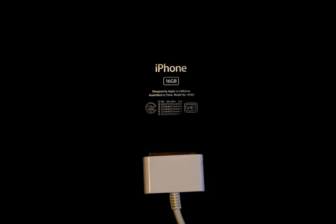Engineer adds Lightning port to iPhone 17 Pro: how it works