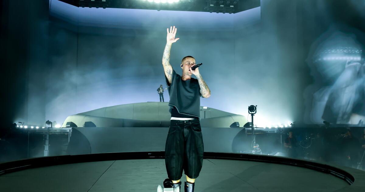 Justin Bieber (and his laptop) headline Coachella Night 2